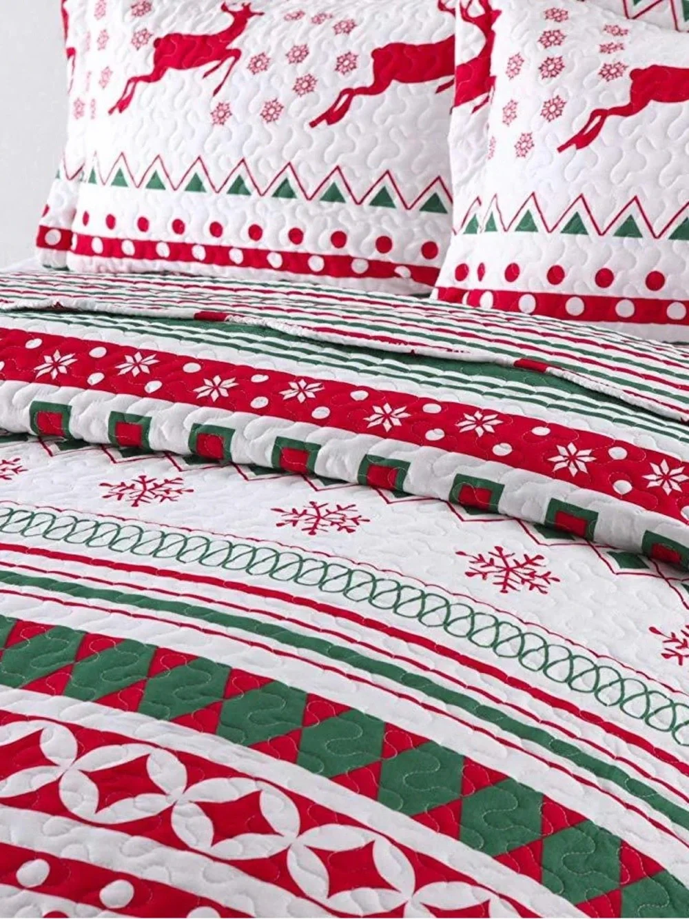 Festive Reindeer Twin 2 piece Quilt Set in Red, Green & White